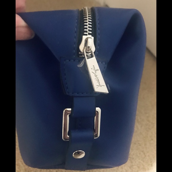 🆕KENDALL&KYLIE SUPER SUPER CUTE BLUE&WHITE CURSIVE LETTERING ACROSS MAKEUP BAG - Picture 3 of 14